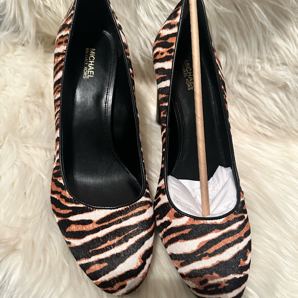 Micheal Kors Susan flex pump dark camel